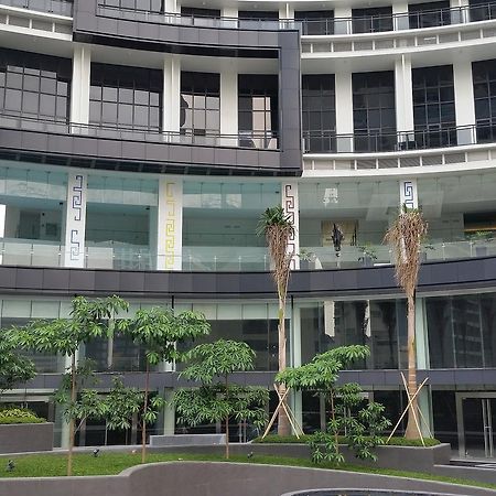 Milano Versace Suites Makati City ภายนอก รูปภาพ