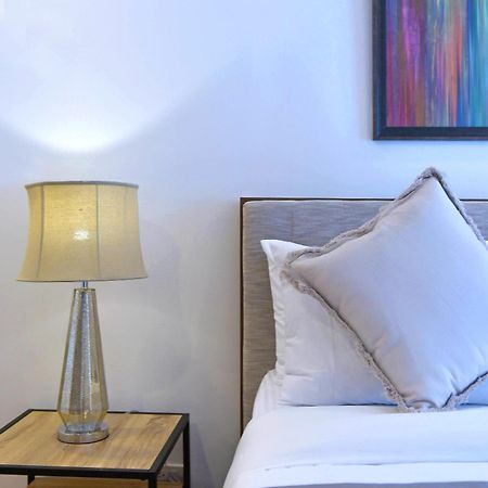 Milano Versace Suites Makati City ภายนอก รูปภาพ
