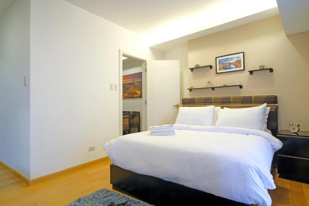 Milano Versace Suites Makati City ภายนอก รูปภาพ